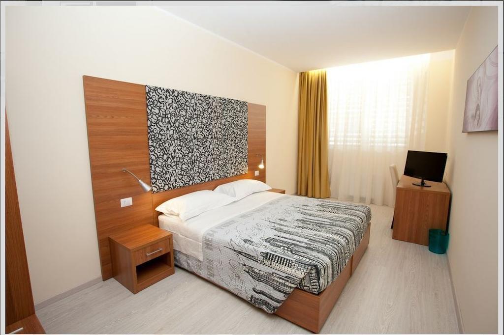 Hotel Elys Pieve Emanuele Exterior photo
