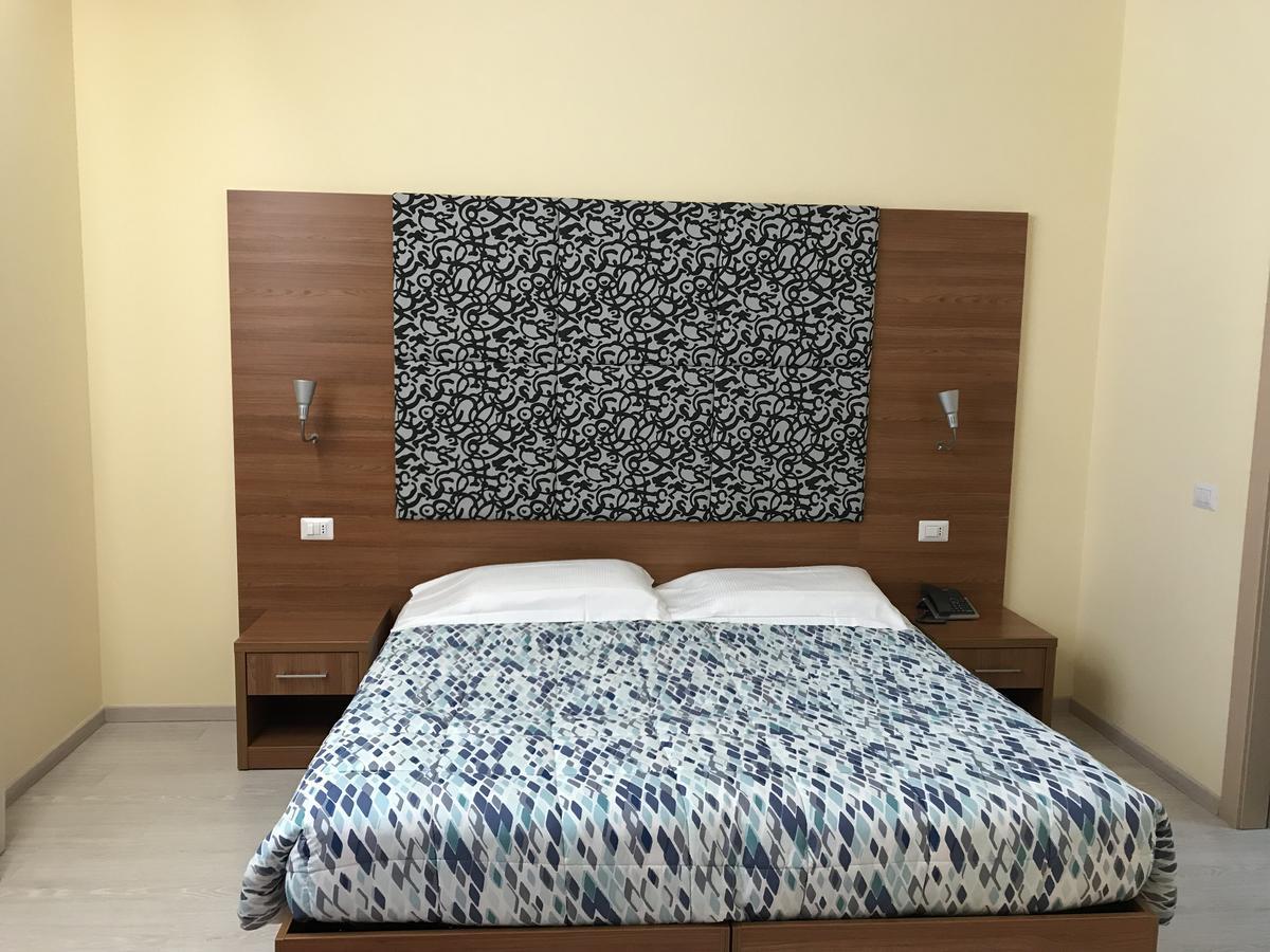 Hotel Elys Pieve Emanuele Exterior photo